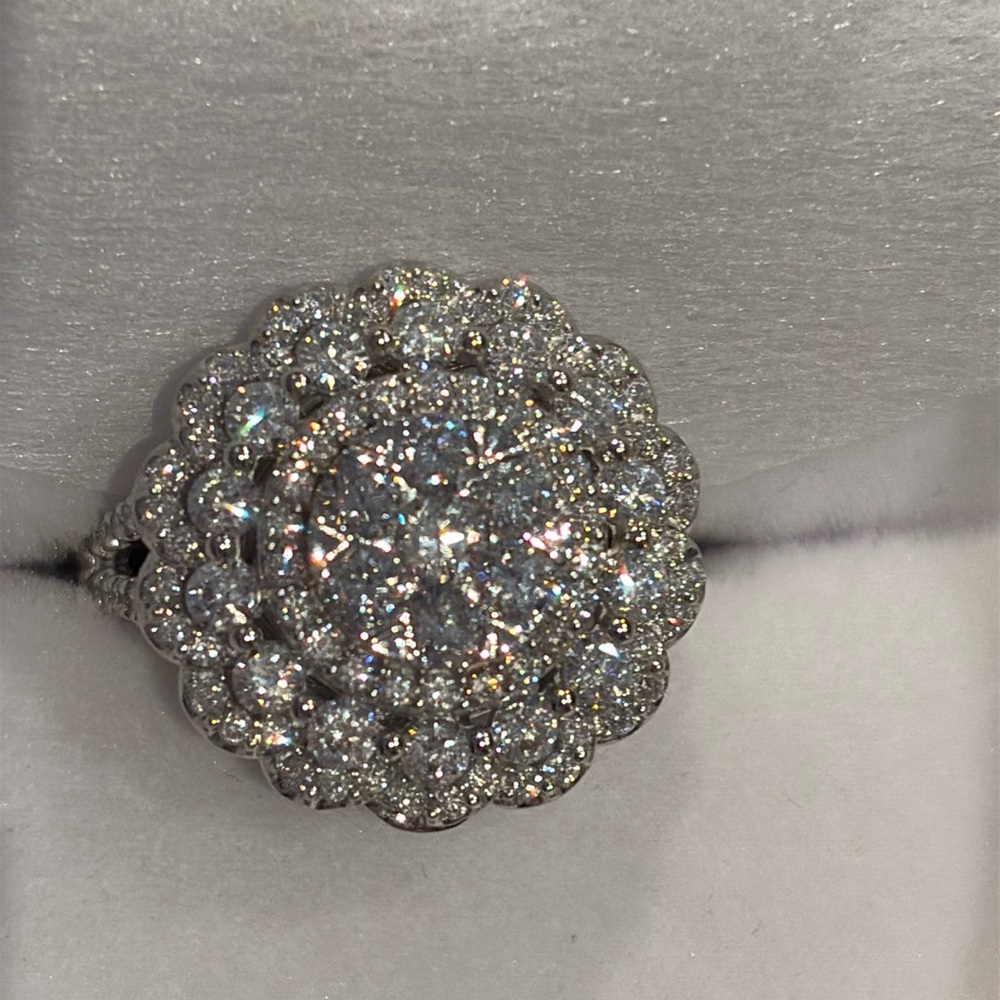 Never worn but gorgeous